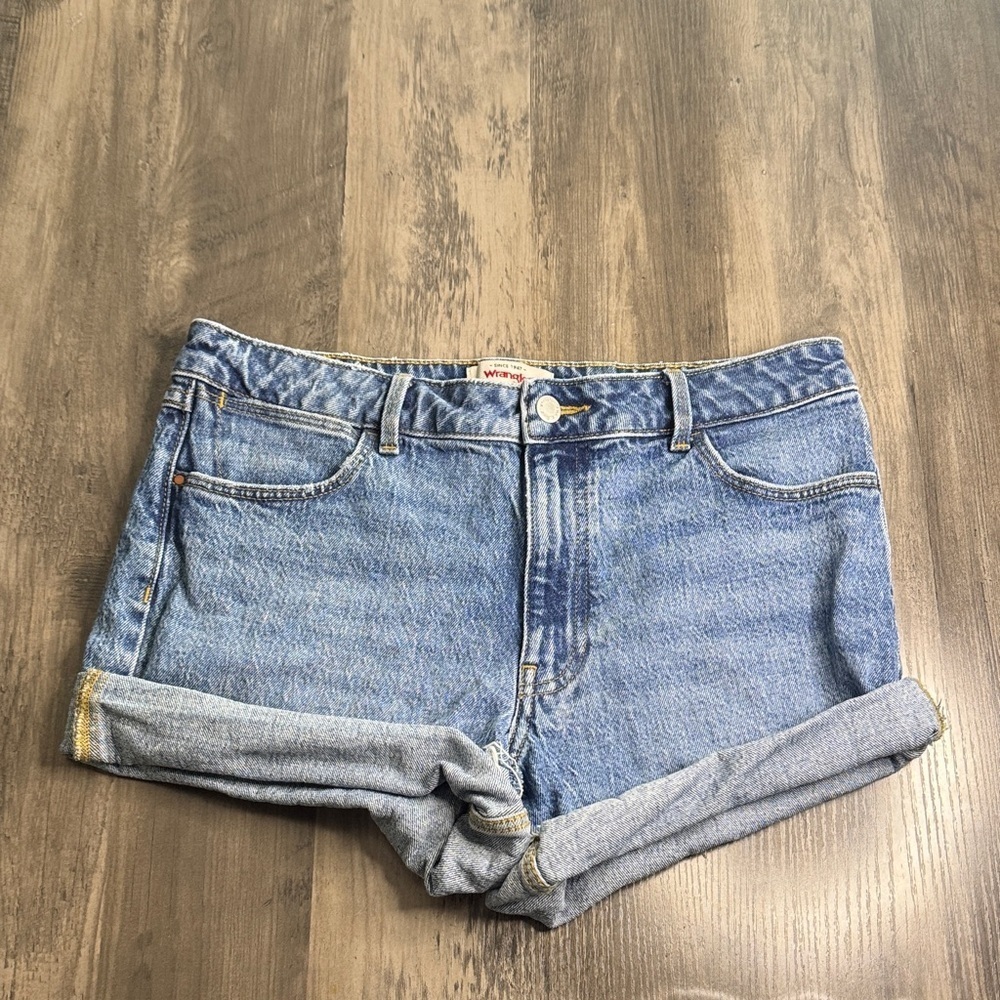 Wrangler Women’s Roll Shorts